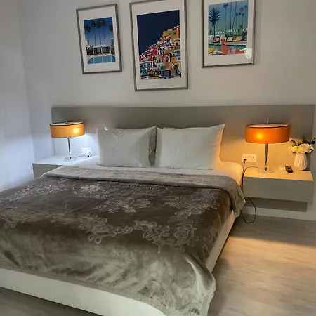 מלון דירות Levante 4*